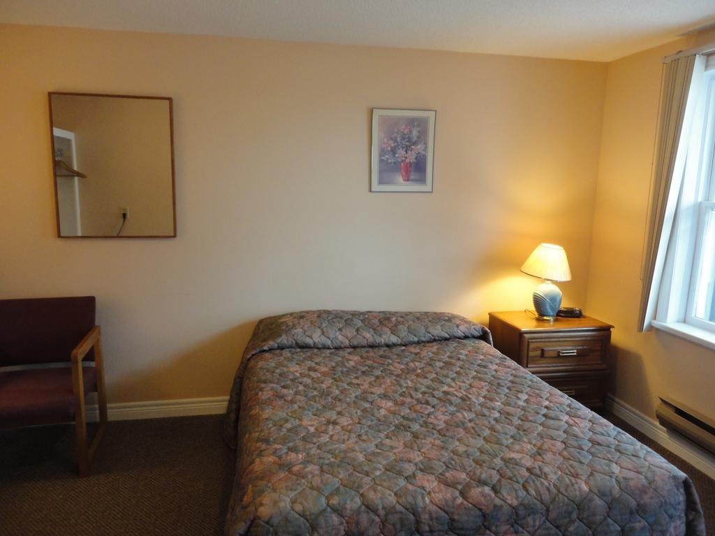Hipwell'S Motel Fonthill Kültér fotó